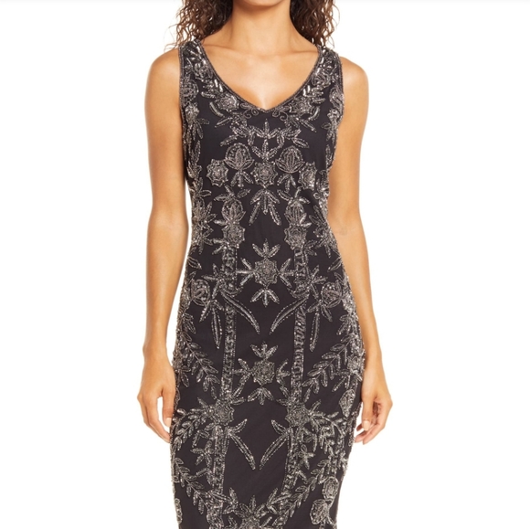 Gorgeous, formal, full-length beaded dress - Picture 5 of 9